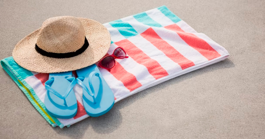 Productos que no fallan en verano: toalla, gorro, gafas...