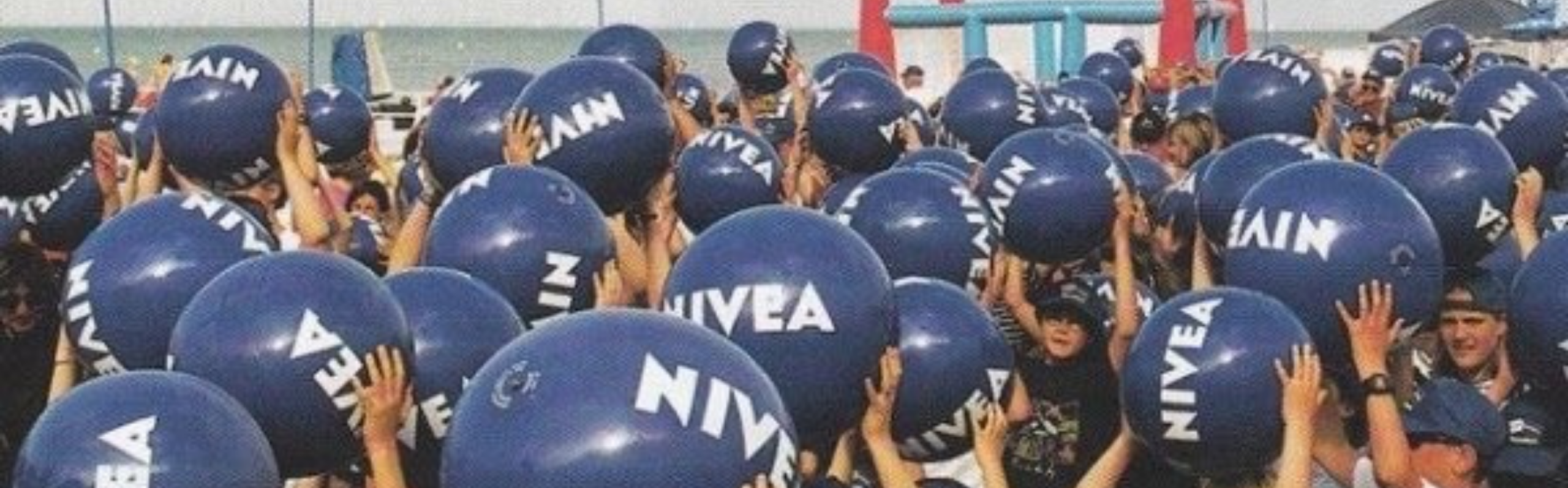 Imagen-Post3-Nivea-Dsk Balón de playa de Nivea como ejemplo de merchandising icónico en España - Desktop